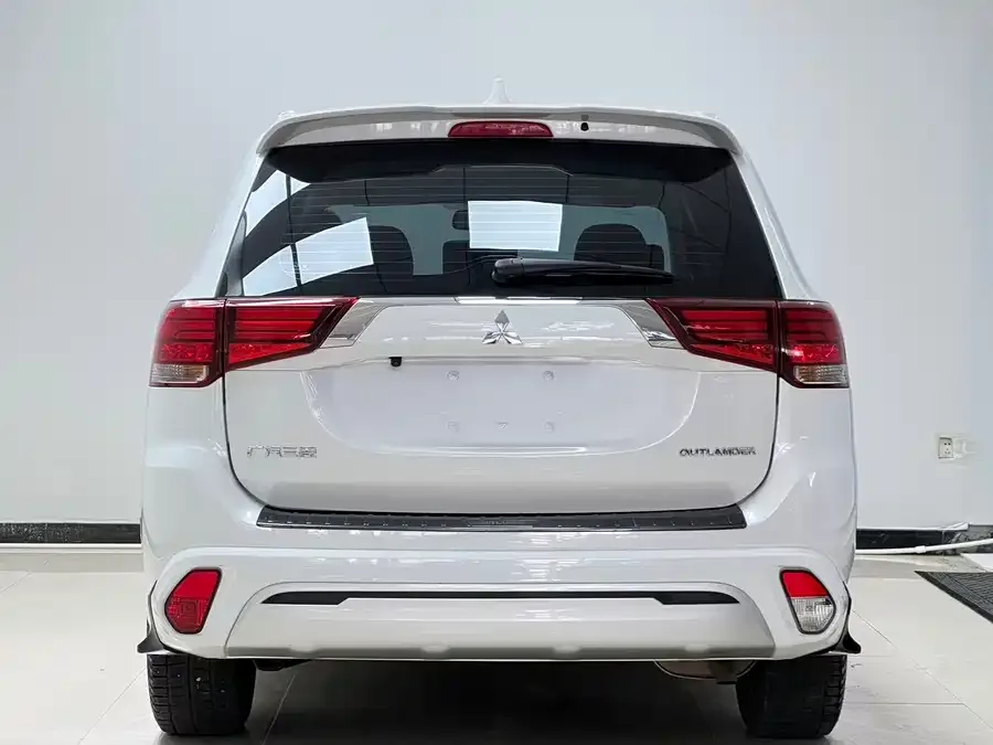 Mitsubishi Outlander Outlander 2021 2.0L 2WD Enjoy Edition 5 Seaters 2022 — миниатюра 2