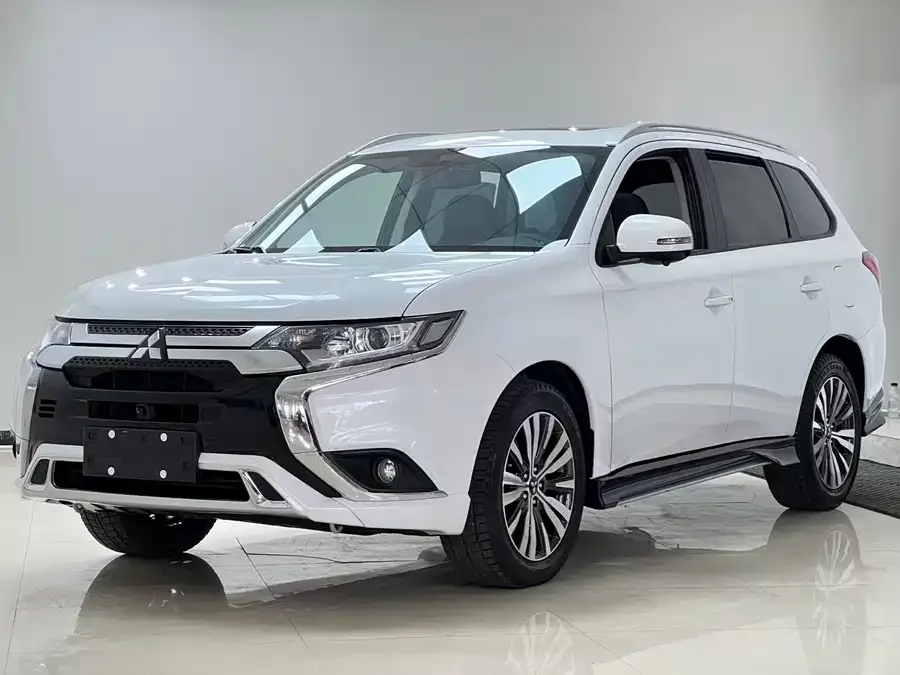 Mitsubishi Outlander Outlander 2021 2.0L 2WD Enjoy Edition 5 Seaters 2022 — фото 1, купить с доставкой в Москву