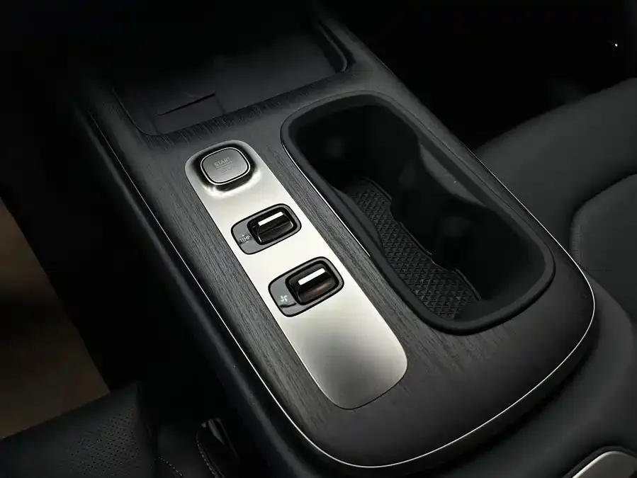 Xiaomi SU7 Xiaomi SU7 2024 rear-wheel drive long-range smart driving version 2025 — миниатюра 4