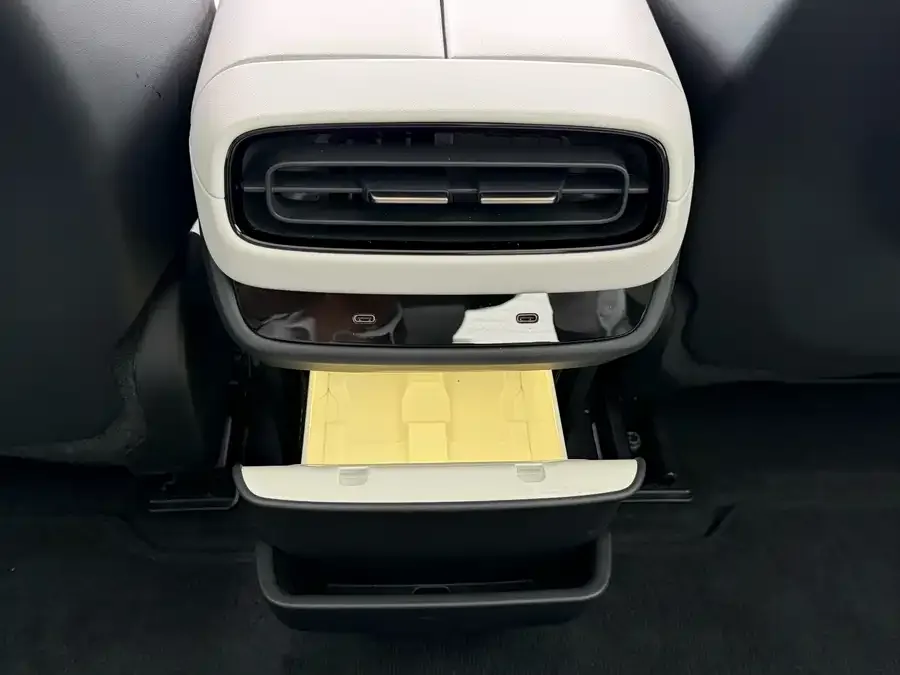 Xiaomi SU7 Xiaomi SU7 2024 four-wheel drive ultra-long battery life high-end intelligent driving Max version 2025 — миниатюра 3