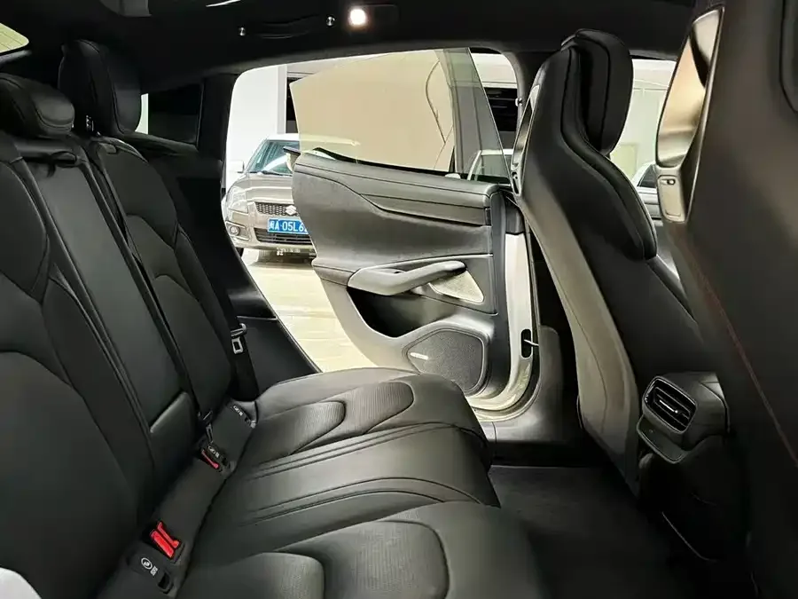 Xiaomi SU7 Xiaomi SU7 2024 rear-wheel drive long-range smart driving version 2024 — миниатюра 4