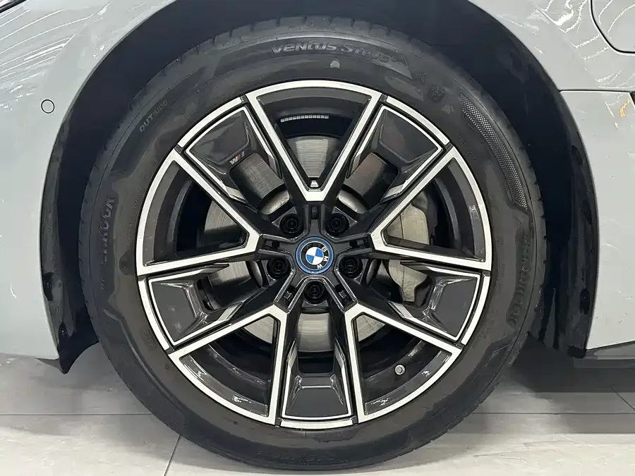 BMW i4 2022 eDrive40 2023 — миниатюра 2