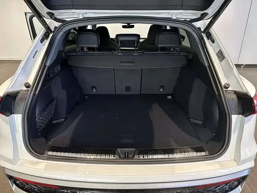 Audi Q5L 2026 2.0T Exclusive Edition for Million Users 2025 — миниатюра 2