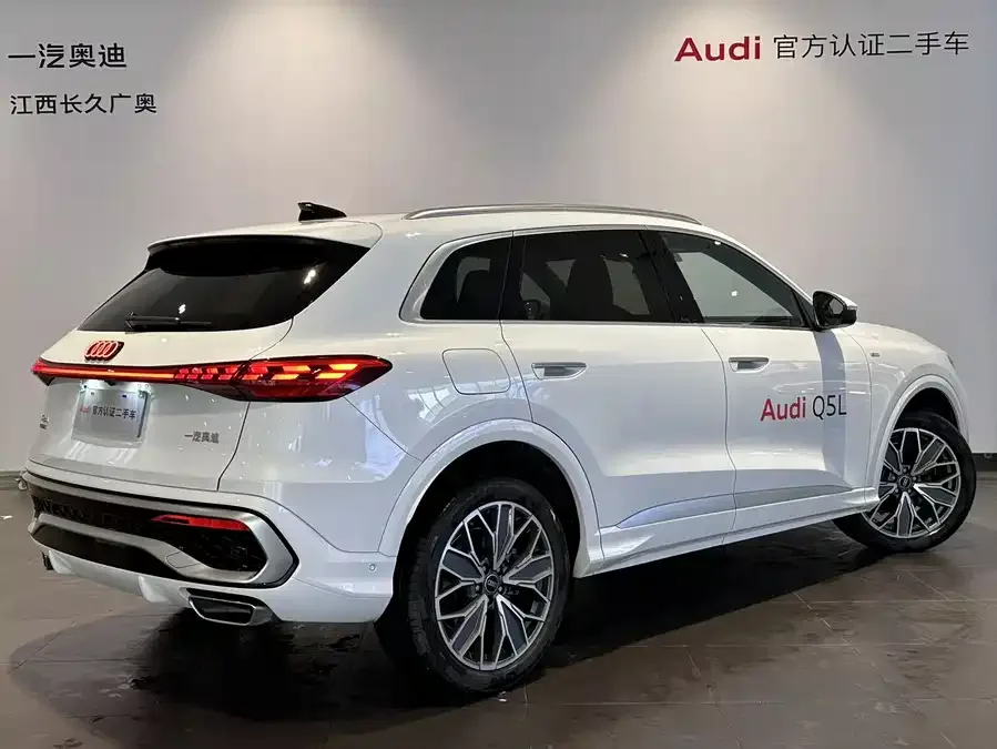 Audi Q5L 2026 2.0T Exclusive Edition for Million Users 2025 — миниатюра 4
