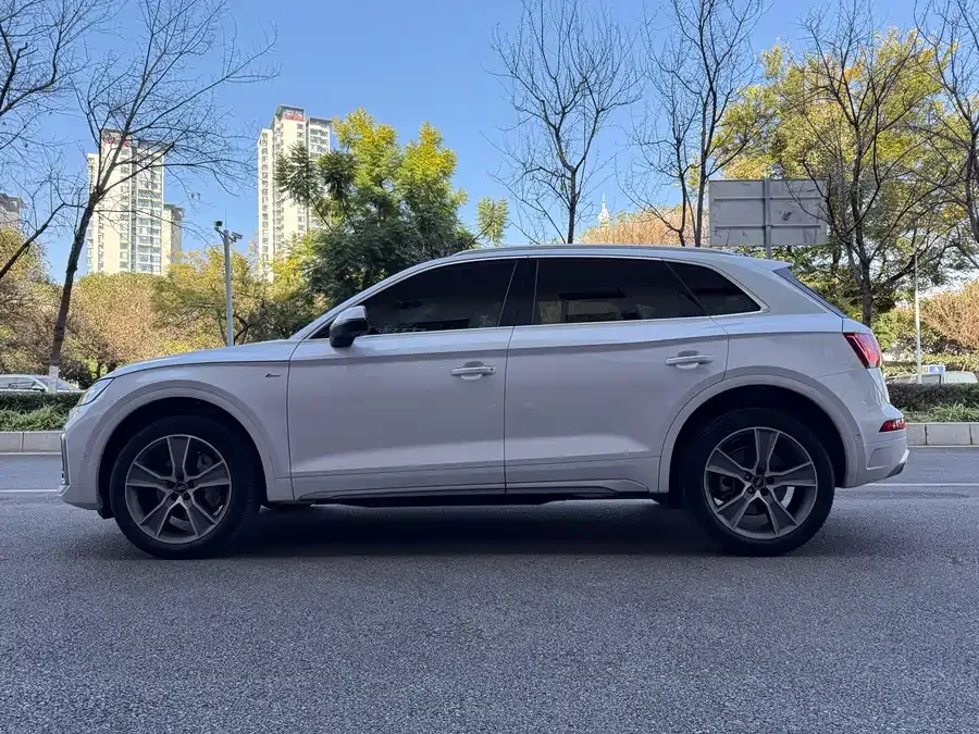 Audi Q5L 2022 45T luxury and dynamic model 2022 — миниатюра 2