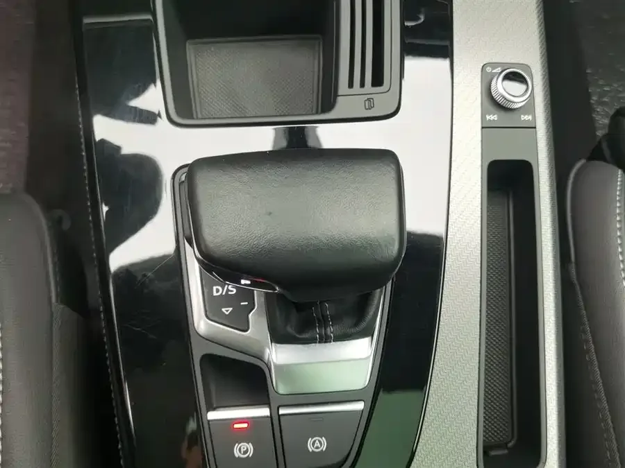 Audi Q5L 2022 facelift 40T luxury and dynamic model 2022 — миниатюра 4