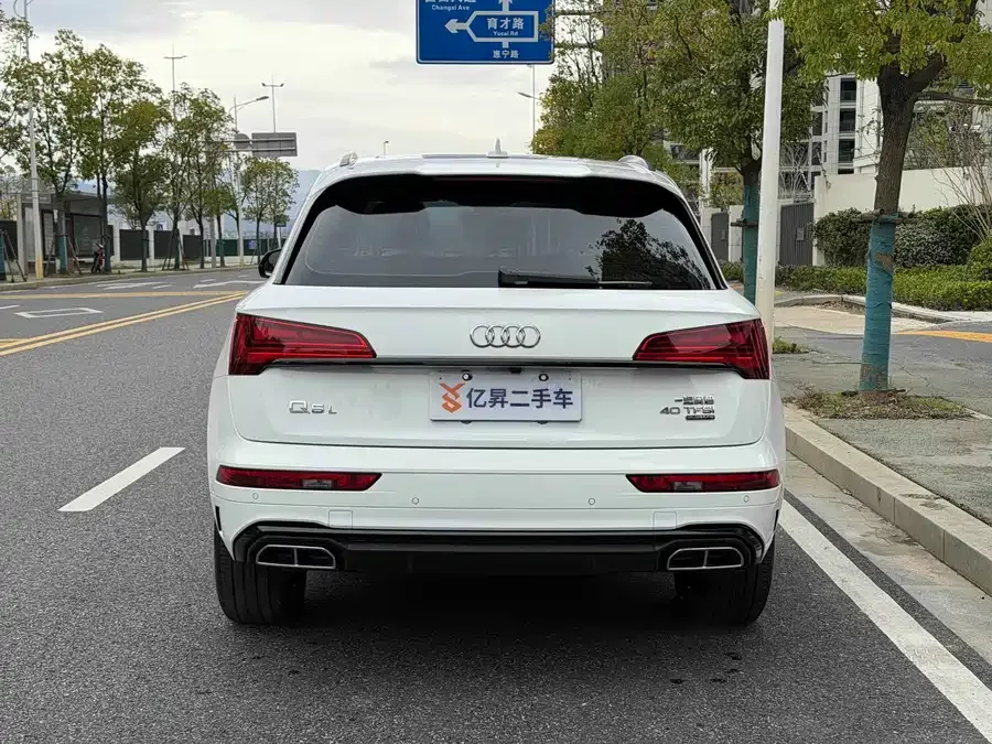 Audi Q5L 2024 40 TFSI Luxury Dynamic Edition 2024 — миниатюра 2