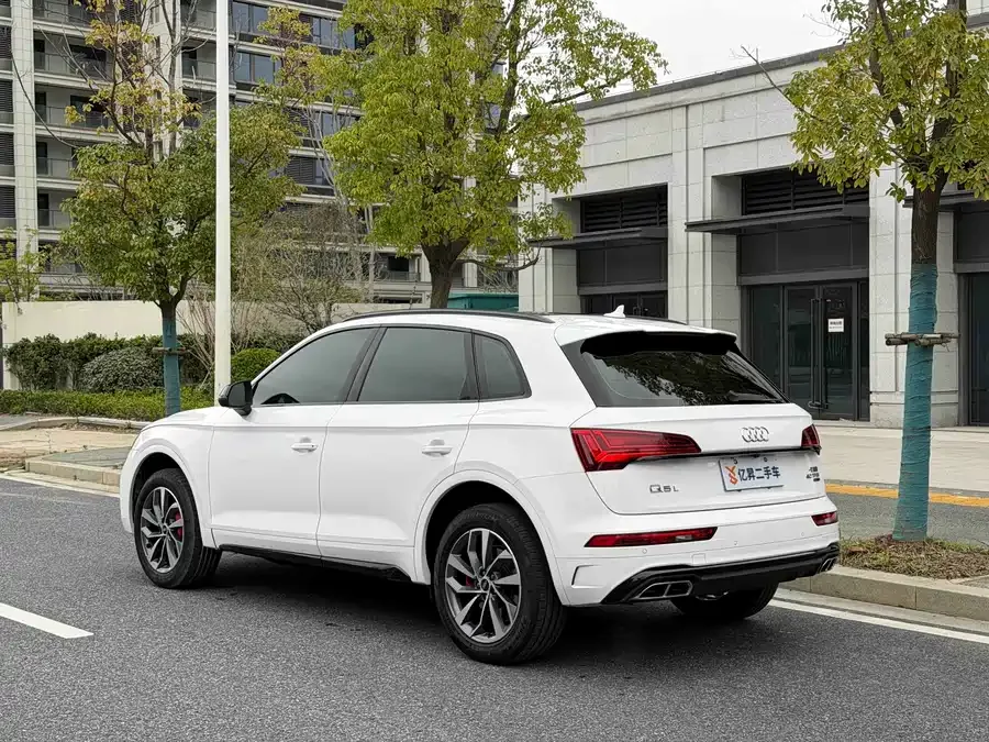 Audi Q5L 2024 40 TFSI Luxury Dynamic Edition 2024 — миниатюра 4