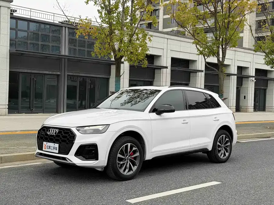 Audi Q5L 2024 40 TFSI Luxury Dynamic Edition 2024 — фото 1, купить с доставкой в Москву