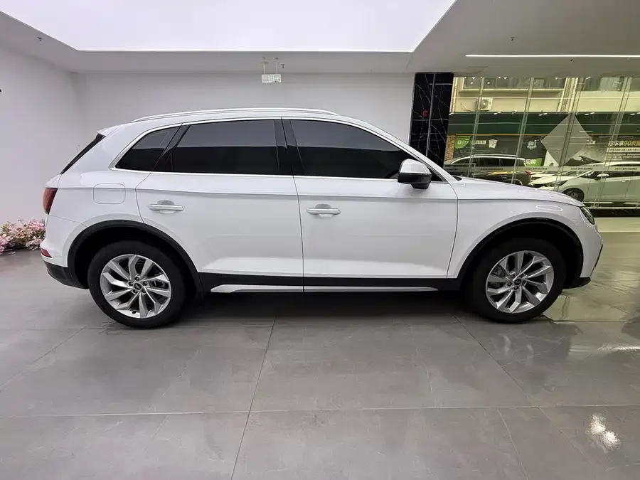 Audi Q5L 2023 40T luxury and elegant model 2024 — миниатюра 2