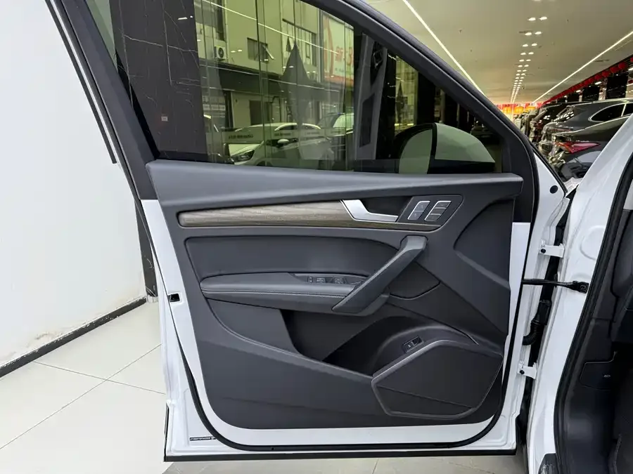 Audi Q5L 2023 40T luxury and elegant model 2024 — миниатюра 3