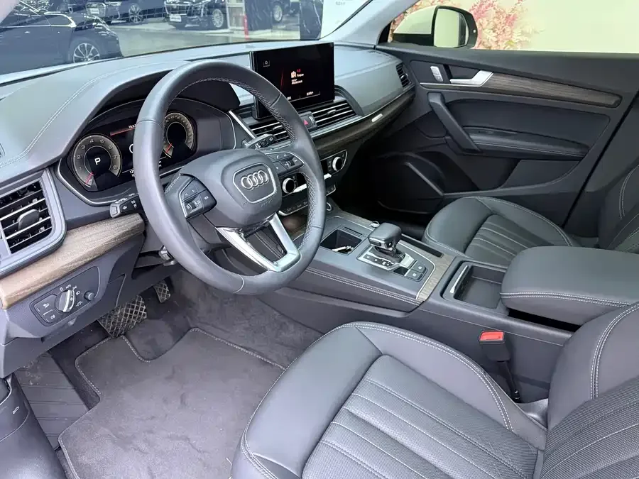Audi Q5L 2023 40T luxury and elegant model 2024 — миниатюра 4