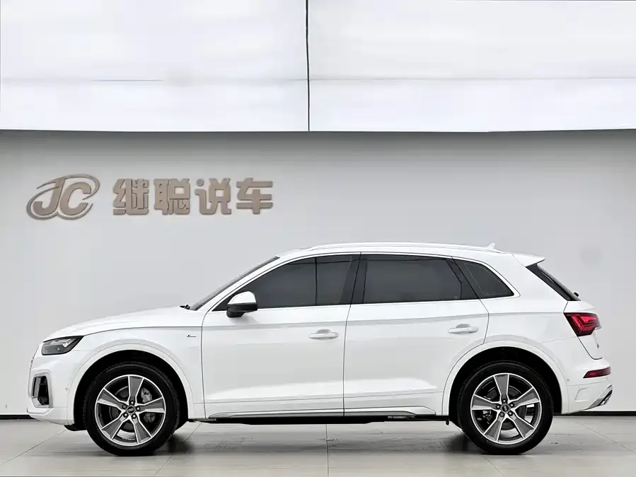 Audi Q5L 2022 45T luxury and dynamic model 2022 — миниатюра 4