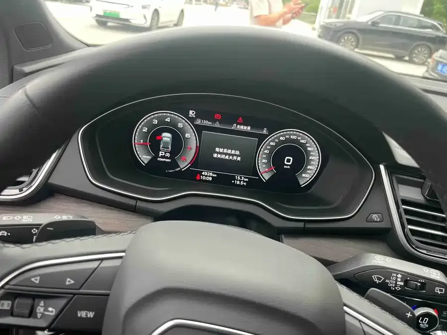 Audi Q5L 2025 45th Anniversary Edition 45 TFSI Premium Dynamic 2025 — миниатюра 3