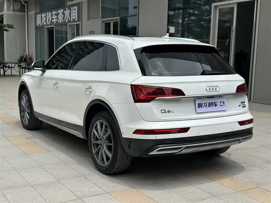 Audi Q5L 2022 facelift 40T luxury and elegant model 2023 — миниатюра 4