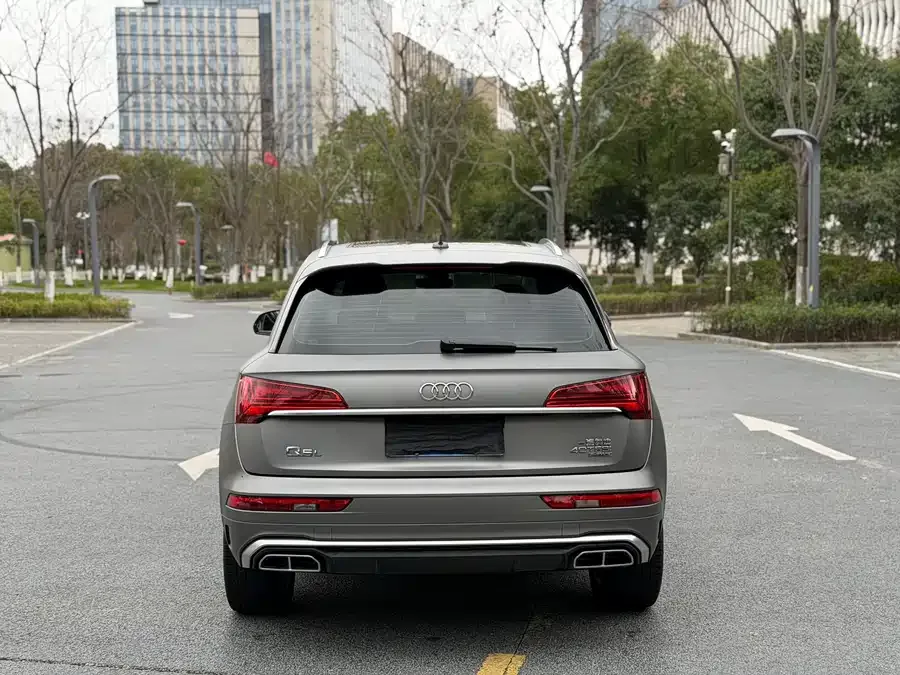 Audi Q5L 2021 40 TFSI Fashion Dynamic Edition 2022 — миниатюра 3