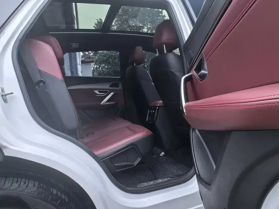 Jetour X70 Plus JETOUR X70 PLUS 2025 Champion Edition 1.5T DCT Champion PRO 7 Seaters 2025 — миниатюра 2