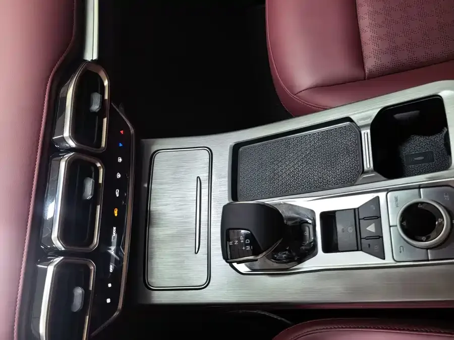 Jetour X70 Plus JETOUR X70 PLUS 2025 Champion Edition 1.5T DCT Champion MAX 5 Seaters 2025 — миниатюра 4