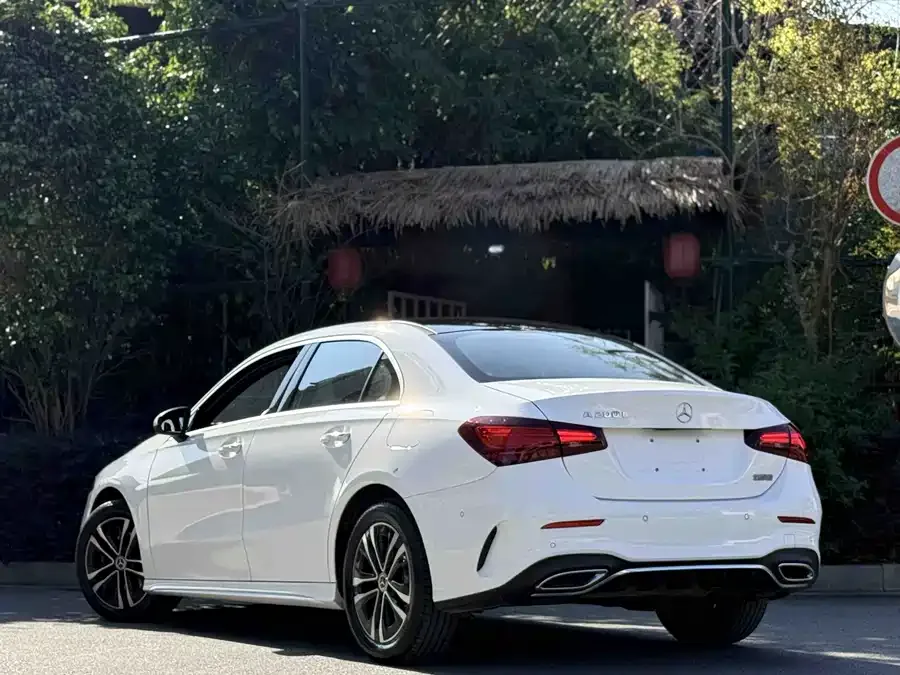 Mercedes-Benz Class A Mercedes-Benz A-Class 2023 A 200 L Dynamic Edition 2023 — миниатюра 2
