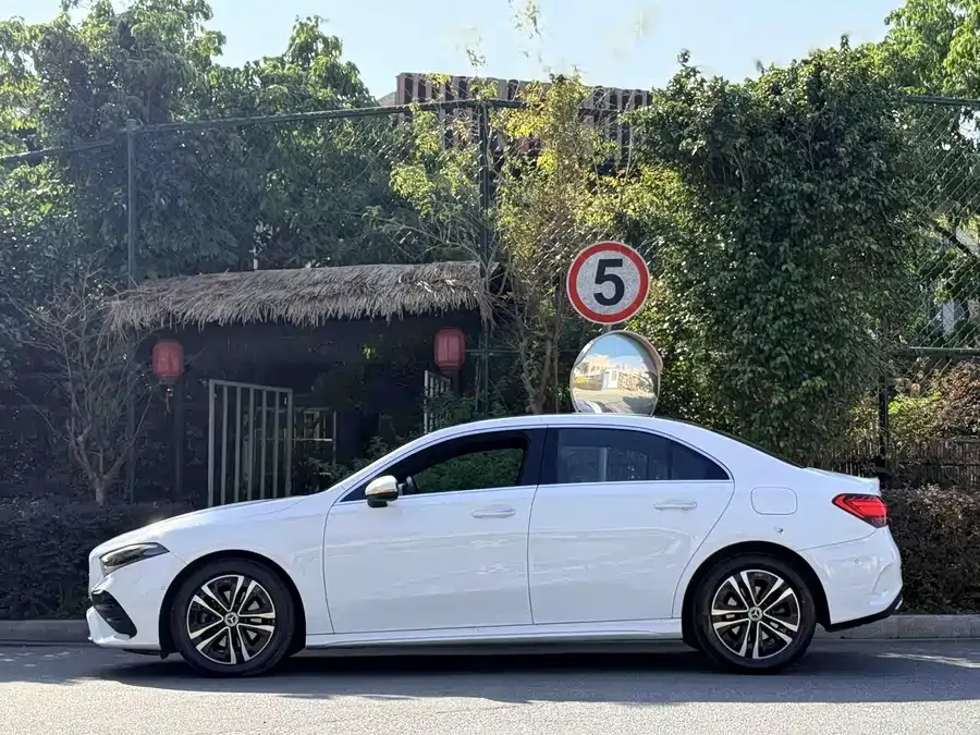 Mercedes-Benz Class A Mercedes-Benz A-Class 2023 A 200 L Dynamic Edition 2023 — миниатюра 4