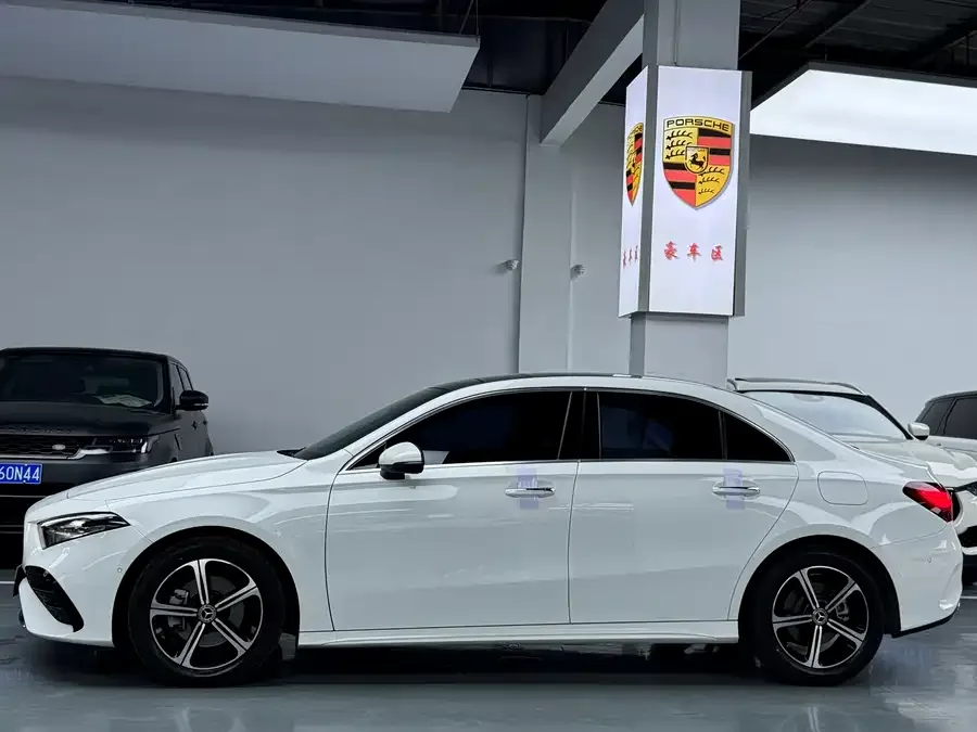 Mercedes-Benz Class A Mercedes-Benz A-Class 2023 A 200 L Fashion Edition 2023 — миниатюра 2