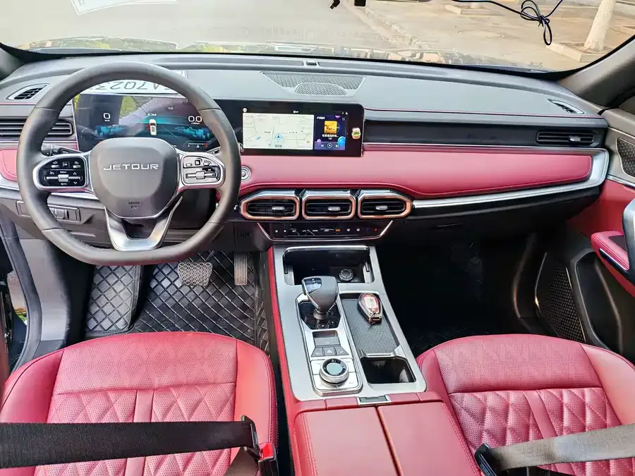 Jetour X70 Plus JETOUR X70 PLUS 2025 Champion Edition 1.5T DCT Champion MAX+ 7 Seaters 2025 — миниатюра 3
