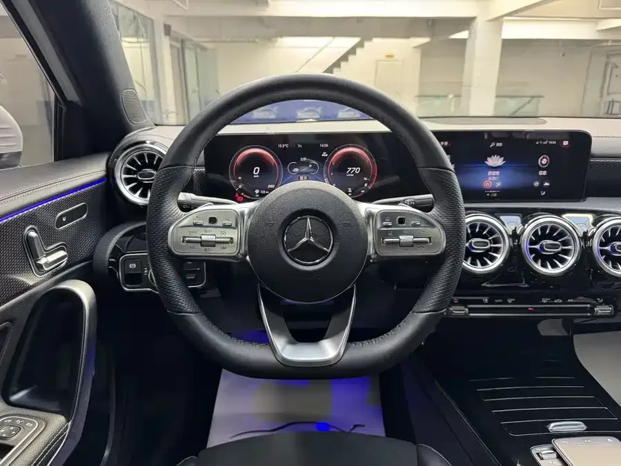 Mercedes-Benz Class A Mercedes-Benz A-Class 2022 Model Three A 200 L Sports Sedan Fashion Model 2023 — миниатюра 3