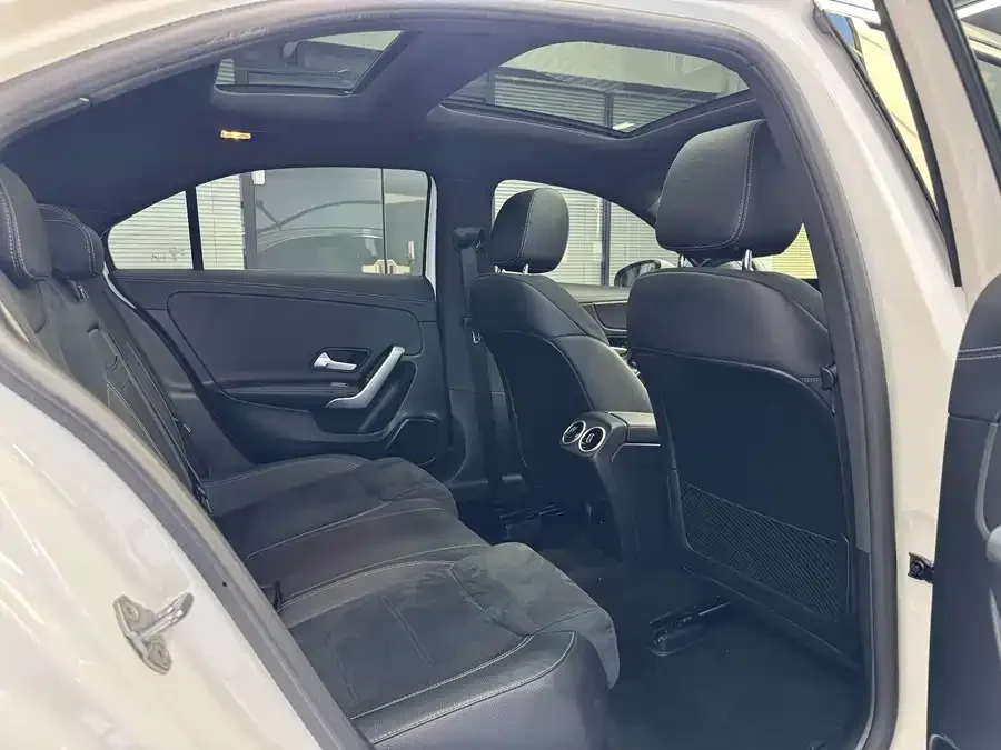 Mercedes-Benz Class A Mercedes-Benz A-Class 2022 Model Three A 200 L Sports Sedan Fashion Model 2023 — миниатюра 4