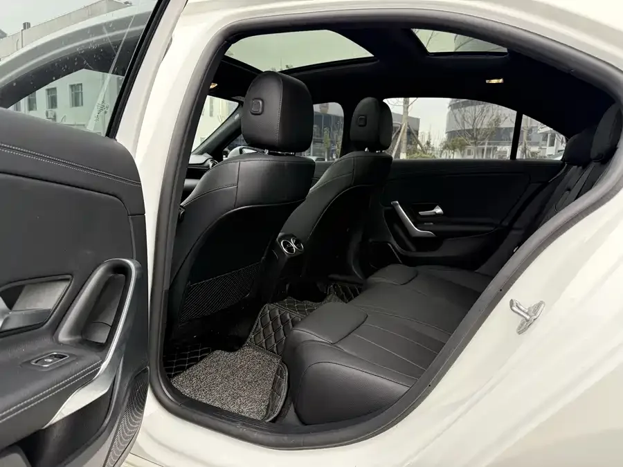 Mercedes-Benz Class A Mercedes-Benz A-Class 2022 A 200 L Sports Sedan Dynamic Edition 2022 — миниатюра 4