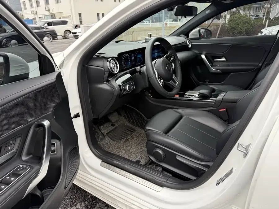 Mercedes-Benz Class A Mercedes-Benz A-Class 2022 A 200 L Sports Sedan Dynamic Edition 2022 — миниатюра 5