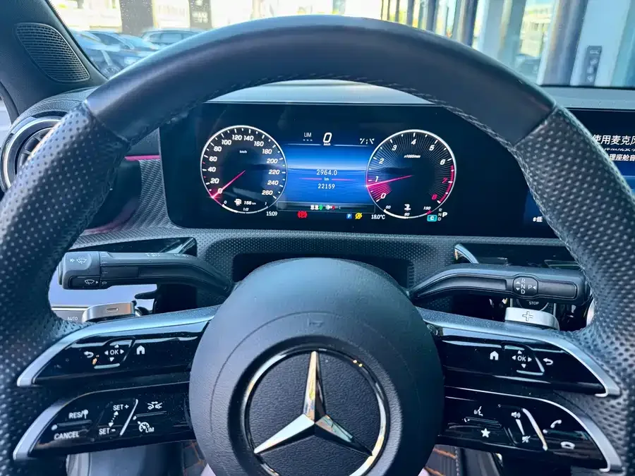 Mercedes-Benz Class A Mercedes-Benz A-Class 2024 A 200 L Fashion Edition 2023 — миниатюра 3