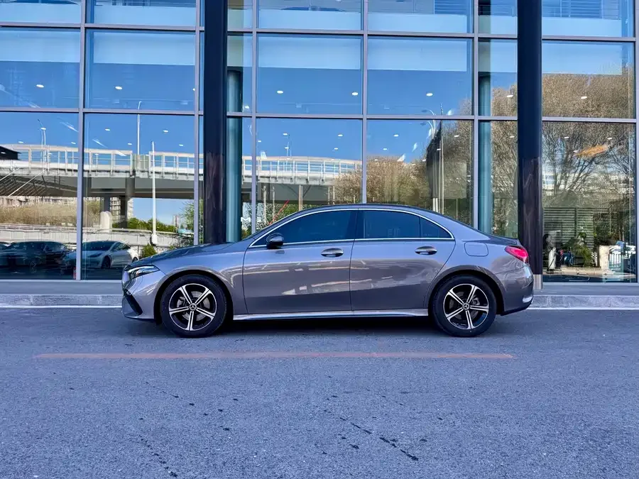 Mercedes-Benz Class A Mercedes-Benz A-Class 2024 A 200 L Fashion Edition 2023 — миниатюра 4