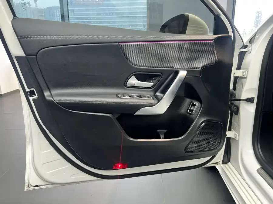 Mercedes-Benz Class A Mercedes-Benz A-Class 2022 A 200 L Sports Sedan Fashion Edition 2022 — миниатюра 5