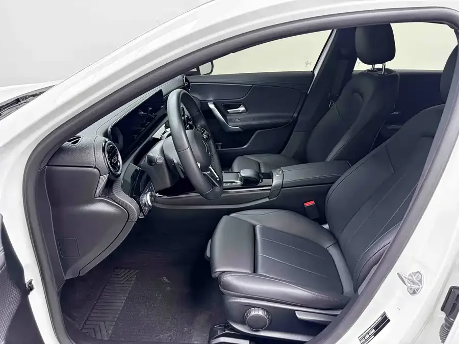 Mercedes-Benz Class A Mercedes-Benz A-Class 2022 A 200 L Sports Sedan Dynamic Edition 2022 — миниатюра 4