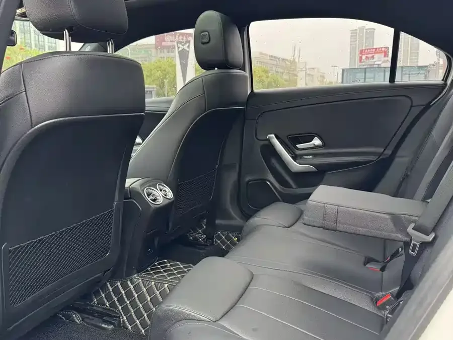 Mercedes-Benz Class A Mercedes-Benz A-Class 2023 A 200 L Dynamic Edition 2024 — миниатюра 2