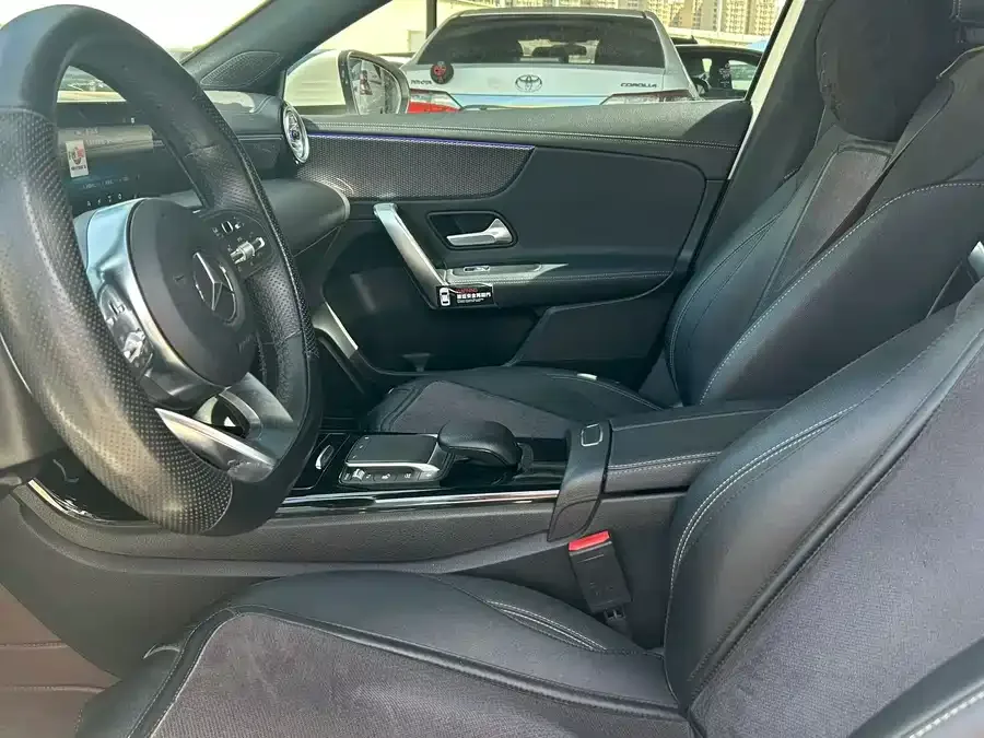 Mercedes-Benz Class A Mercedes-Benz A-Class 2022 A 200 L Sports Sedan Dynamic Edition 2023 — миниатюра 4