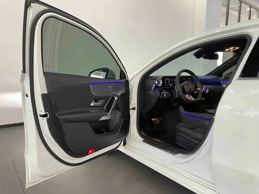 Mercedes-Benz Class A Mercedes-Benz A-Class 2023 A 200 L Fashion Edition 2023 — миниатюра 2