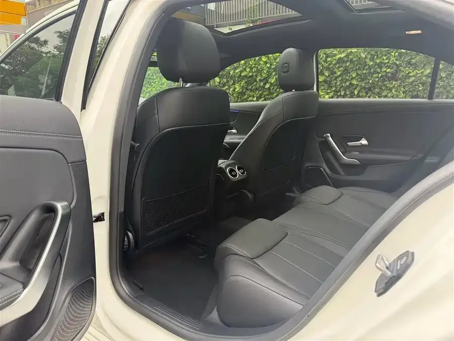 Mercedes-Benz Class A Mercedes-Benz A-Class 2022 A 200 L Sports Sedan Fashion Edition 2022 — миниатюра 2