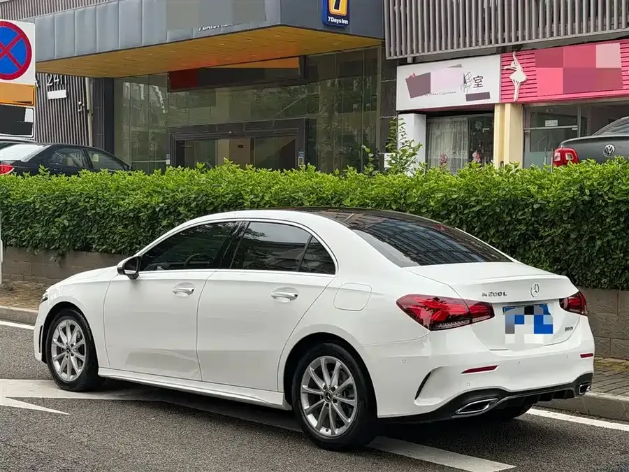 Mercedes-Benz Class A Mercedes-Benz A-Class 2022 A 200 L Sports Sedan Fashion Edition 2022 — миниатюра 4