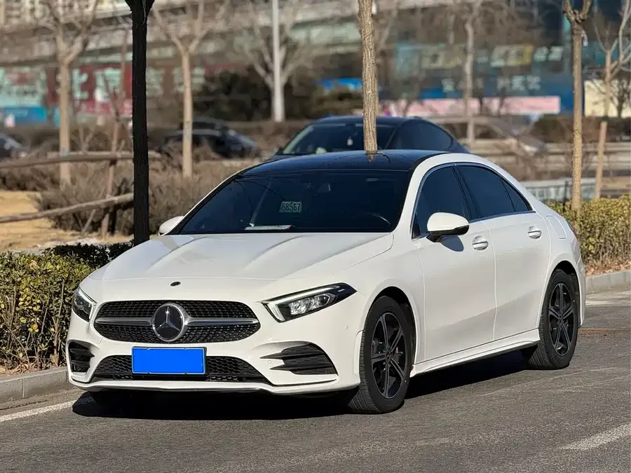 Mercedes-Benz Class A Mercedes-Benz A-Class 2023 A 200 L Fashion Edition 2023 — фото 1, купить с доставкой в Москву