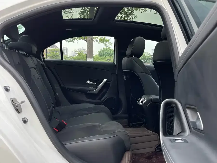 Mercedes-Benz Class A Mercedes-Benz A-Class 2022 Model Three A 200 L Sports Sedan Fashion Model 2022 — миниатюра 4