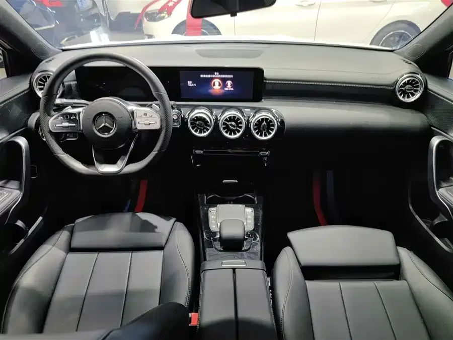 Mercedes-Benz Class A Mercedes-Benz A-Class 2022 A 200 L Sports Sedan Dynamic Edition 2022 — миниатюра 3