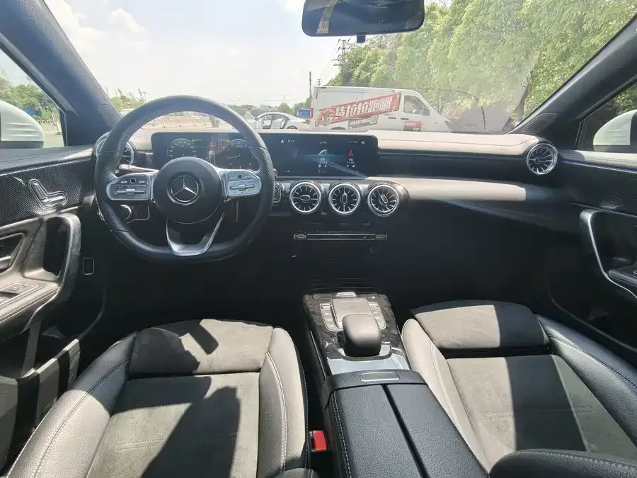 Mercedes-Benz Class A Mercedes-Benz A-Class 2022 A 200 L Sports Sedan Dynamic Edition 2022 — миниатюра 2
