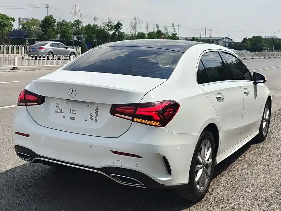 Mercedes-Benz Class A Mercedes-Benz A-Class 2022 A 200 L Sports Sedan Dynamic Edition 2022 — миниатюра 3