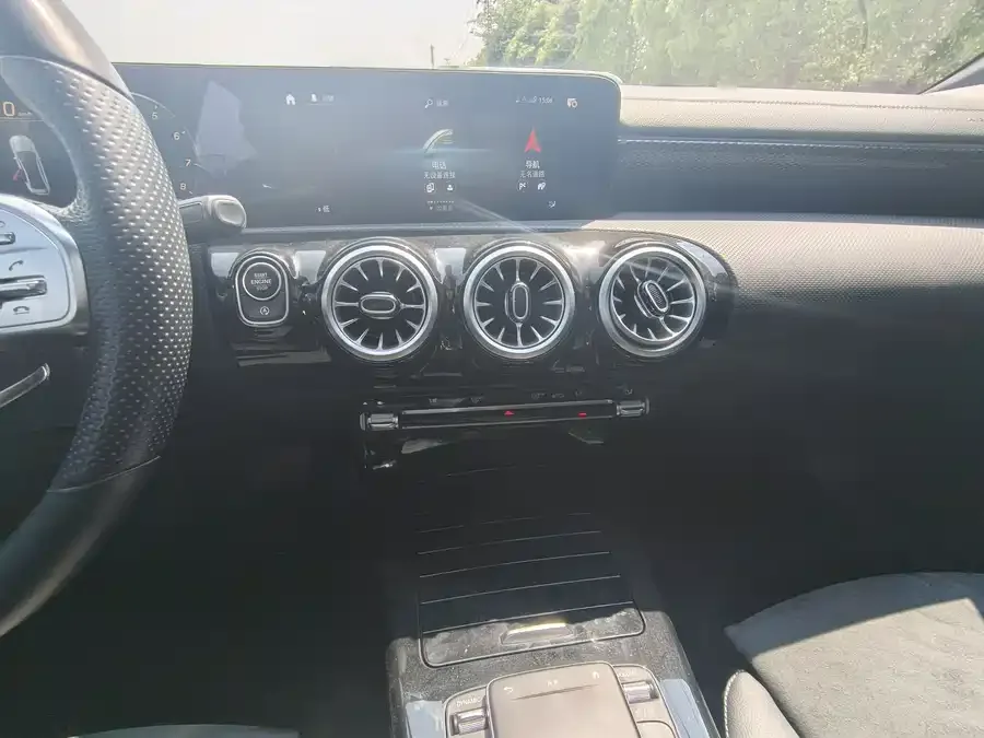Mercedes-Benz Class A Mercedes-Benz A-Class 2022 A 200 L Sports Sedan Dynamic Edition 2022 — миниатюра 4