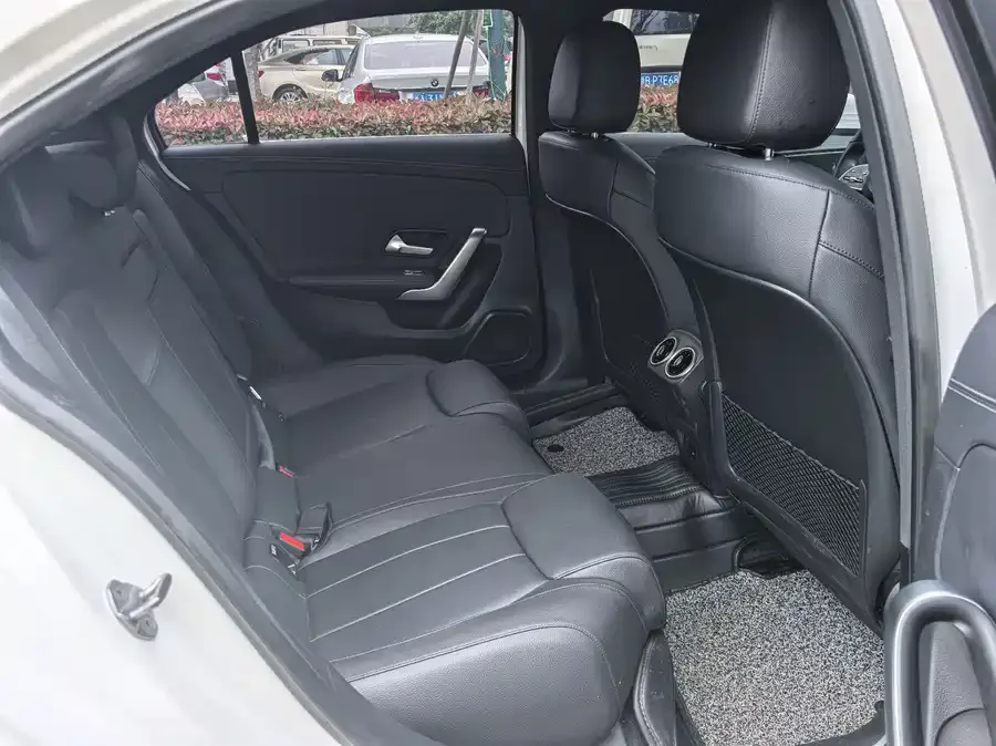 Mercedes-Benz Class A Mercedes-Benz A-Class 2023 A 200 L Dynamic Edition 2023 — миниатюра 3