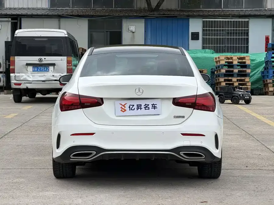 Mercedes-Benz Class A Mercedes-Benz A-Class 2023 A 200 L Fashion Edition 2023 — миниатюра 2
