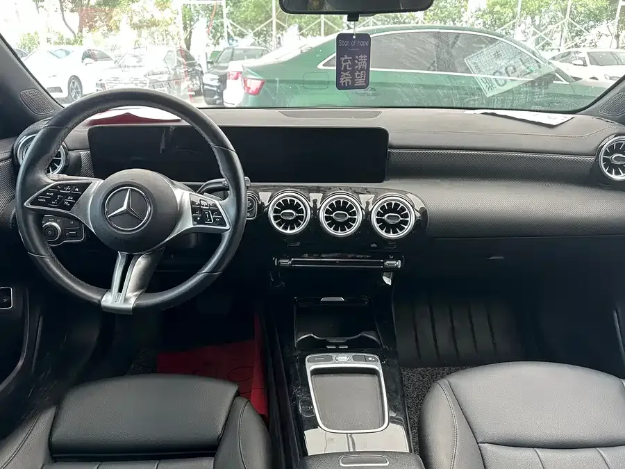 Mercedes-Benz Class A Mercedes-Benz A-Class 2024 A 200 L Fashion Edition 2024 — миниатюра 3