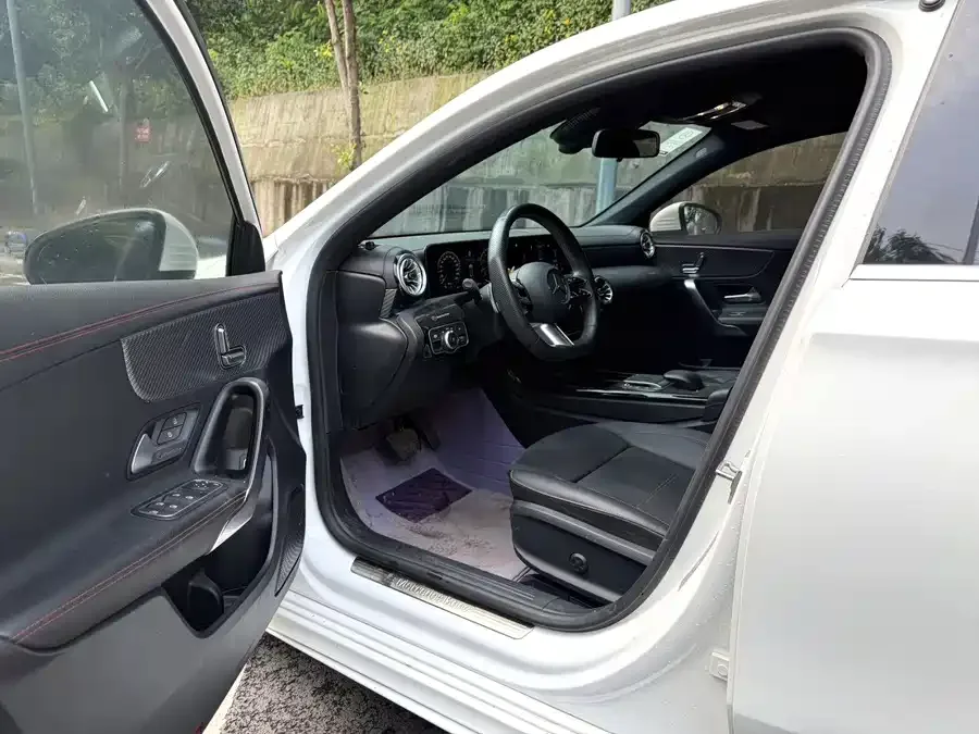 Mercedes-Benz Class A Mercedes-Benz A-Class 2023 A 200 L Fashion Edition 2023 — миниатюра 2