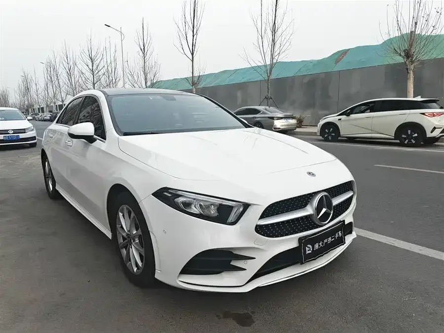 Mercedes-Benz Class A Mercedes-Benz A-Class 2021 A 200 L Sports Sedan Fashion Edition 2022 — миниатюра 4